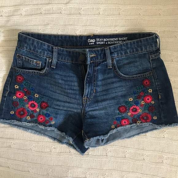 GAP Pants - 💐Gap floral embroidered shorts Sz 4